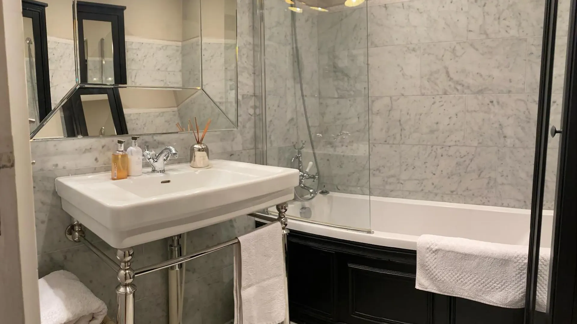 Elegant Luxury Private Apartment By Eiffel Tower 巴黎
